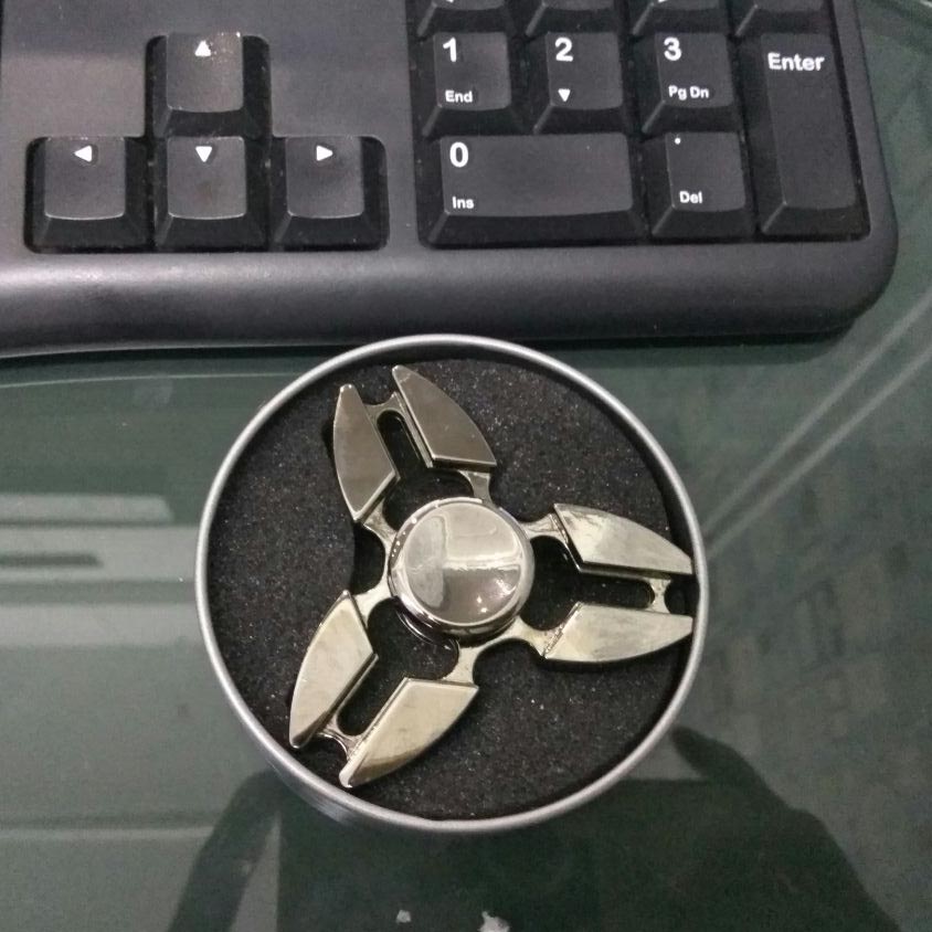 Sakura Metal Fidget Spinner - Black - JakartaNotebook.com