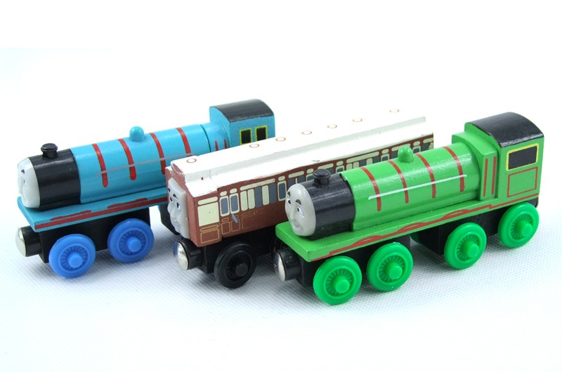 Kereta Api Thomas Wooden Magnet (Random Model) - Multi 